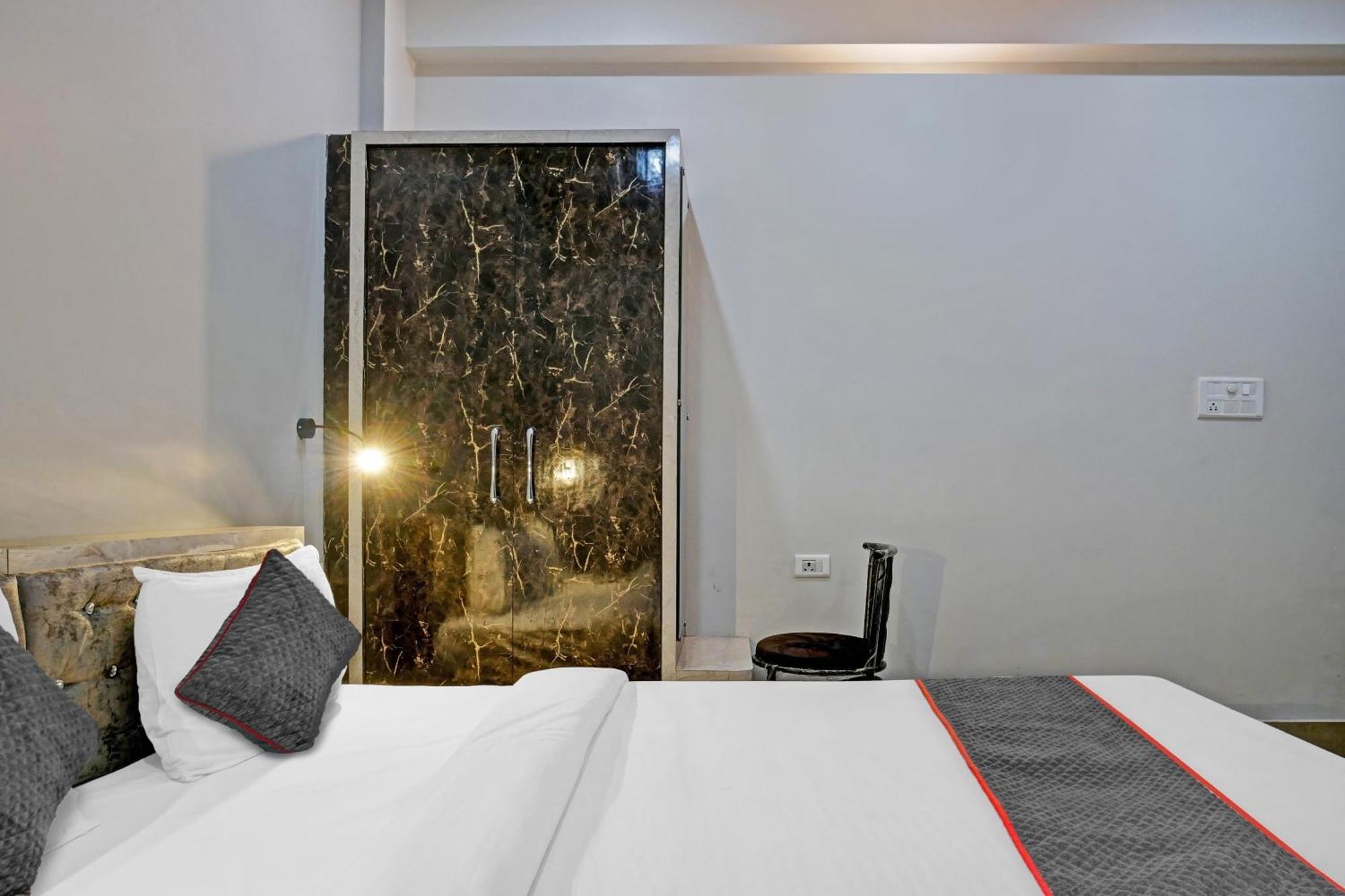 Hotel Townhouse Navneeta Grand Kakarmatha Exterior foto