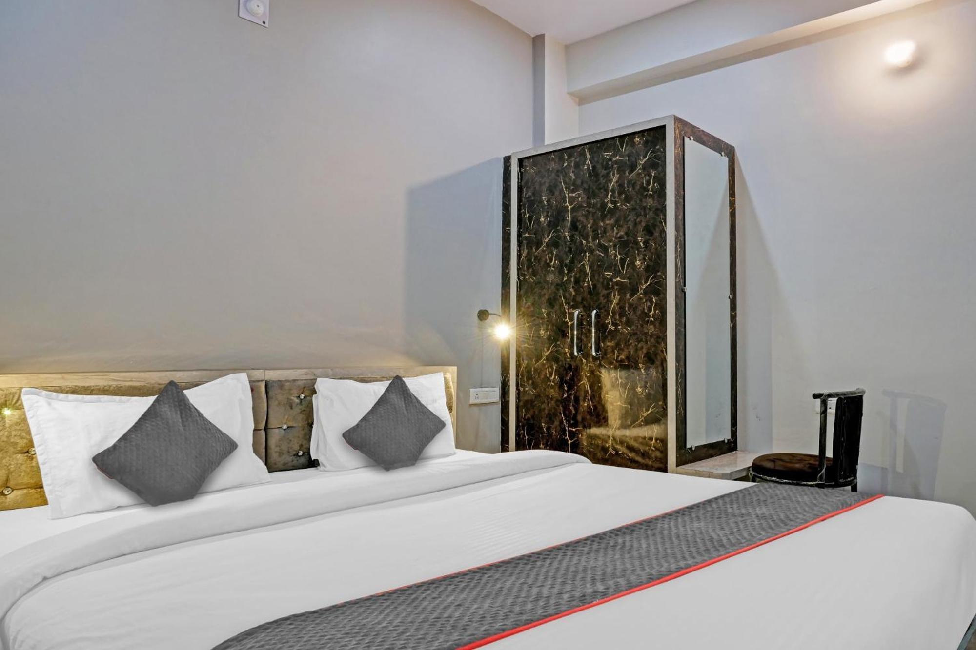 Hotel Townhouse Navneeta Grand Kakarmatha Exterior foto